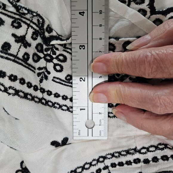 Abercrombie & Fitch Top and Shorts Set Sz Small Embroidered Eyelet White & Black - Picture 7 of 11